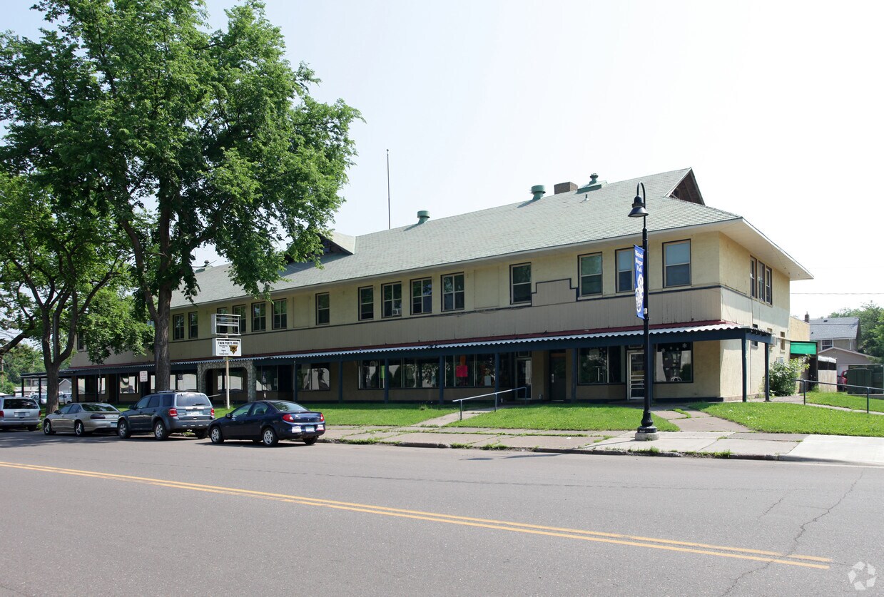 Foto principal - 1076-1098 88th Ave W