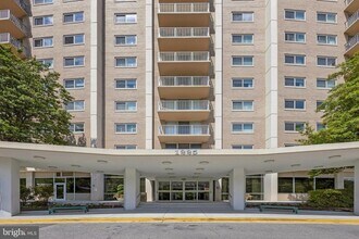 Building Photo - 1225 Martha Custis Dr