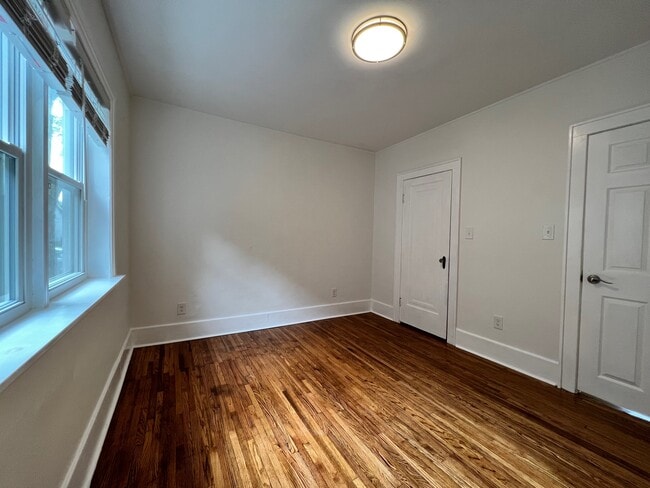 Building Photo - 934 Curry Ave
