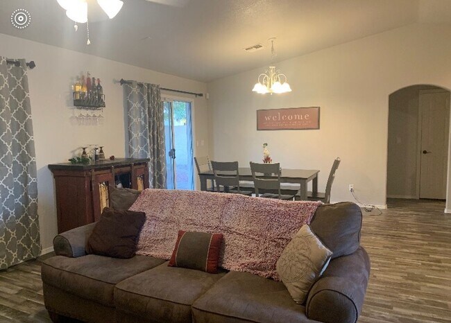 Foto del edificio - Beautiful Fairway Estates 3-Bed Home with ...