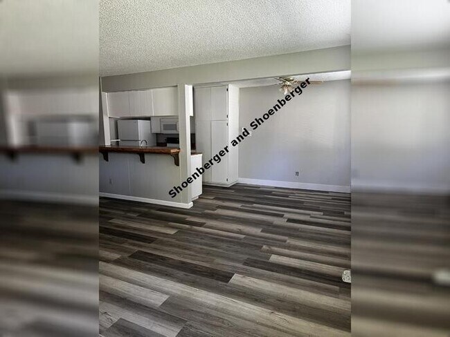 Building Photo - 641 Oakwood Dr. # 3