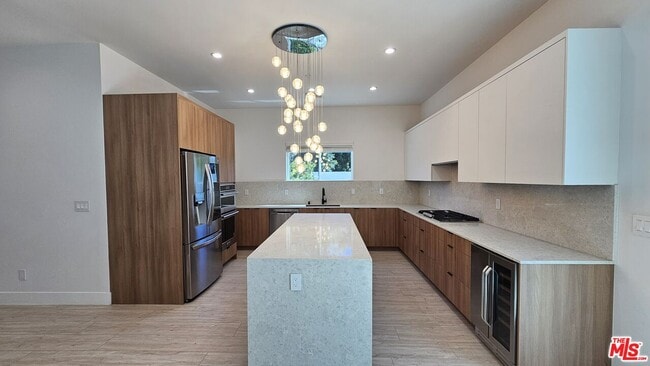 Building Photo - 15224 W Holyland Dr