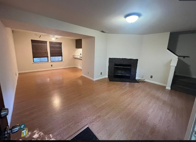 Building Photo - Two-story condo on beautiful tree lined st...