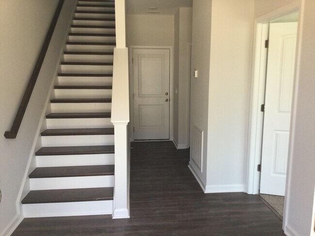 Entrada por la puerta principal - 208 Hickory Plains Rd