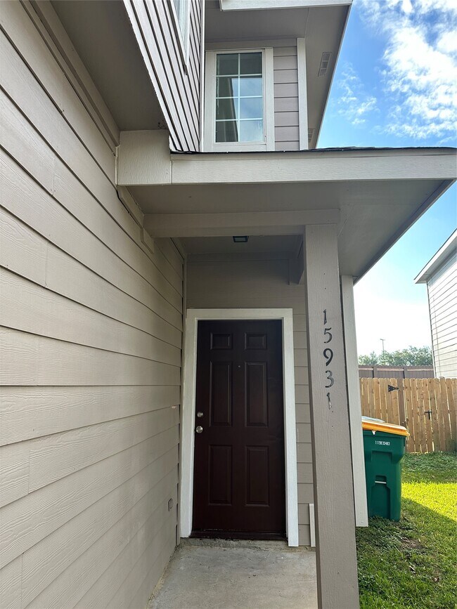 Foto del edificio - 15931 Winston Point Ln