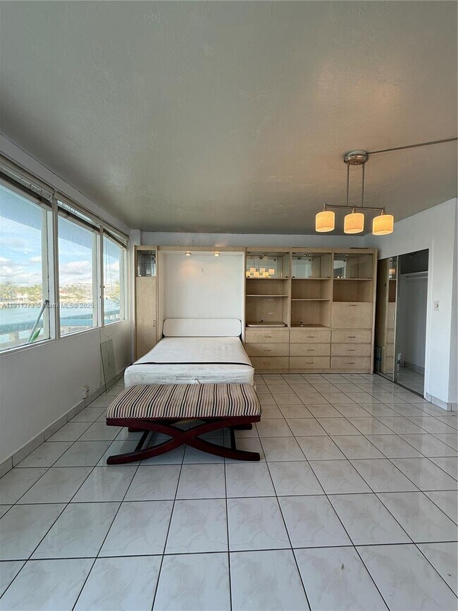 Foto del edificio - 6484 Indian Creek Dr