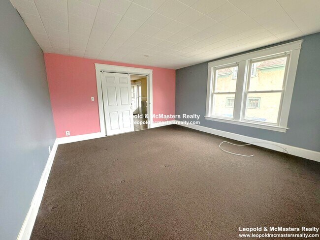 Building Photo - 124 3rd St