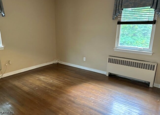 Foto del edificio - 12 Troy Dr