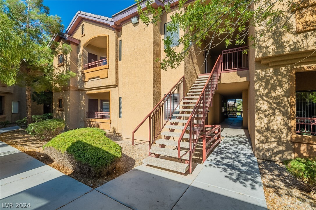 Primary Photo - 8250 N Grand Canyon Dr