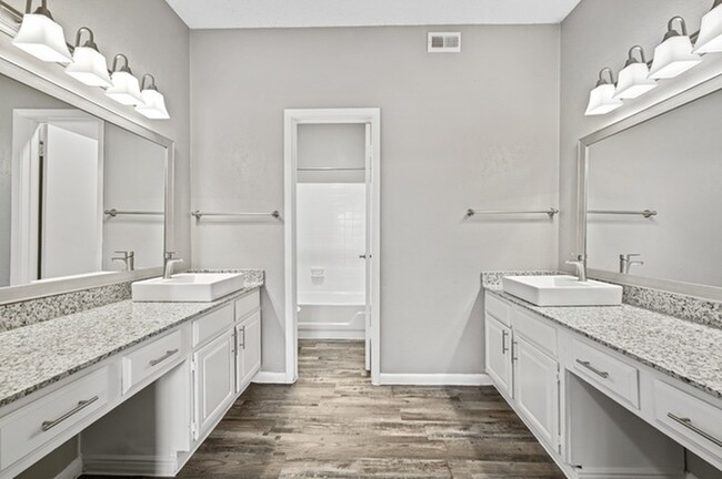 Baño - Retreat at Lake Highlands