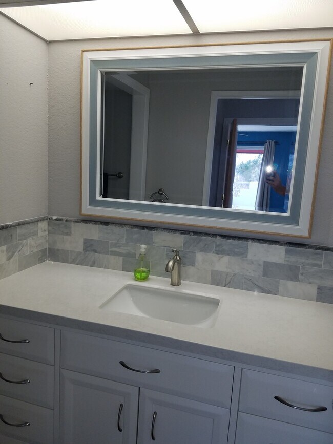 Foto del edificio - Gorgeous 2 bed 2 bath nestled in heart of Mission Viejo