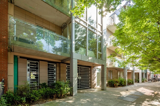 Building Photo - 593 6th Ave