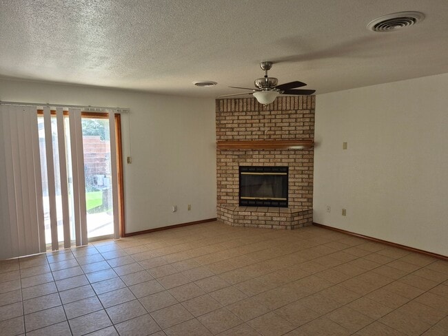 Foto del edificio - 3 Bedroom 2 Bath