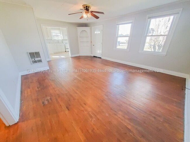 Building Photo - Pet Friendly 1 Bedroom APT in Chickamauga!