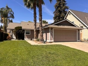 Building Photo - 1043 N Parkwood Ct