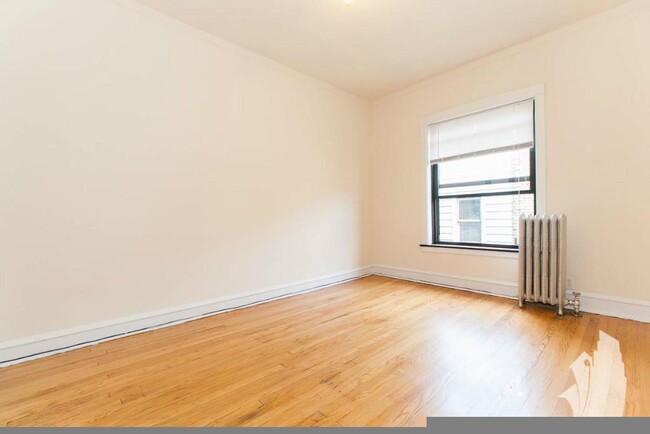 Building Photo - 2444 N Sawyer Ave