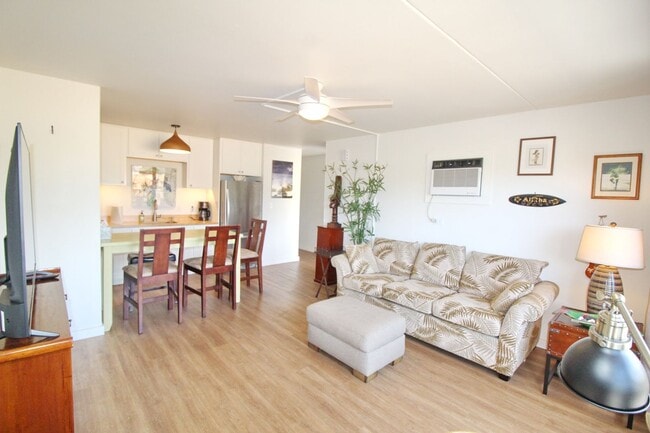 Building Photo - Kihei Villa - Nicely Furnished 1Bed/1Bath located in the heart of Kihei across the street from th...