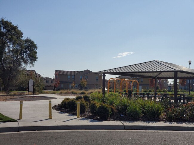 Building Photo - East Roseville Gated Stone Point  4 Bed 3 ...