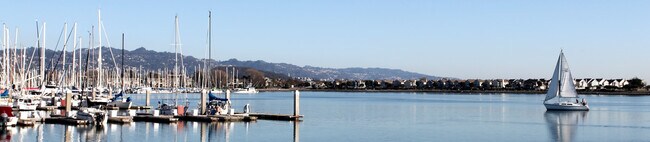 Foto del edificio - 119 Commodore Dr