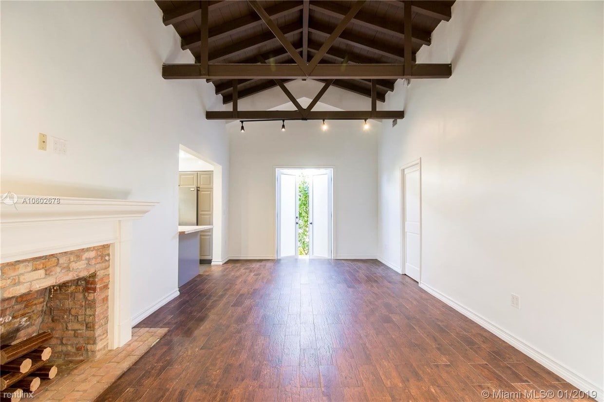 Primary Photo - 3 br, 3 bath House - 105 NW 33rd St # B