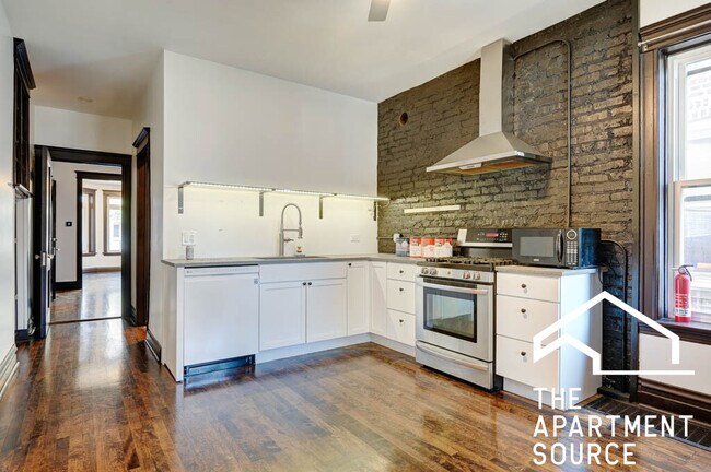 Foto del edificio - 2330 N Hamlin Ave