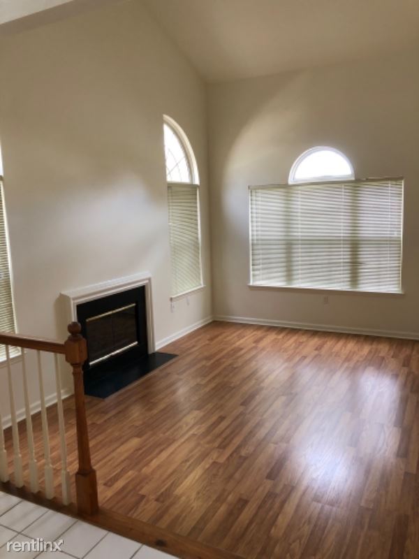 Building Photo - 3 br, 2.5 bath Townhome - 106 Hickory Lane