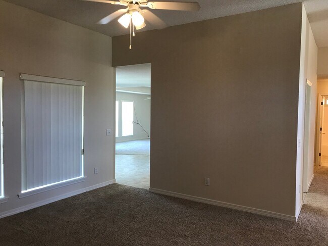 Foto del edificio - 2642 Hidden Creek Dr