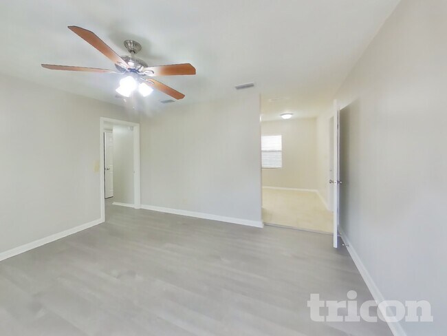 Foto del edificio - 10506 Dodd Rd