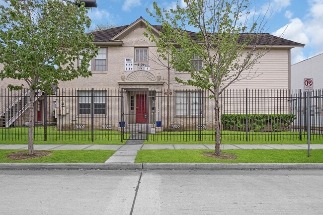Photo - Perfect 2 Bed 1 Bath Home in Houston's Vibrant Hub!