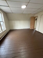 Building Photo - 240 1/2 E Bowman St