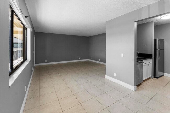 Foto del edificio - 818 Meadows Cir