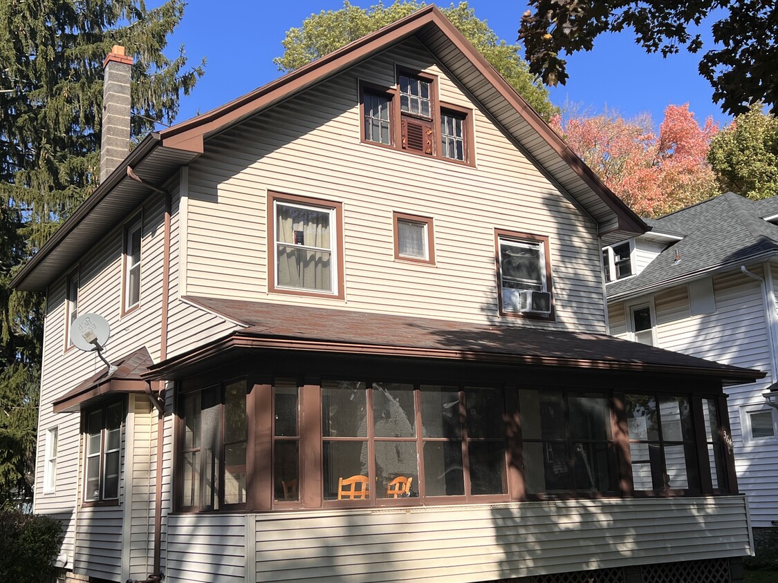 Primary Photo - 364 Ravenwood Ave