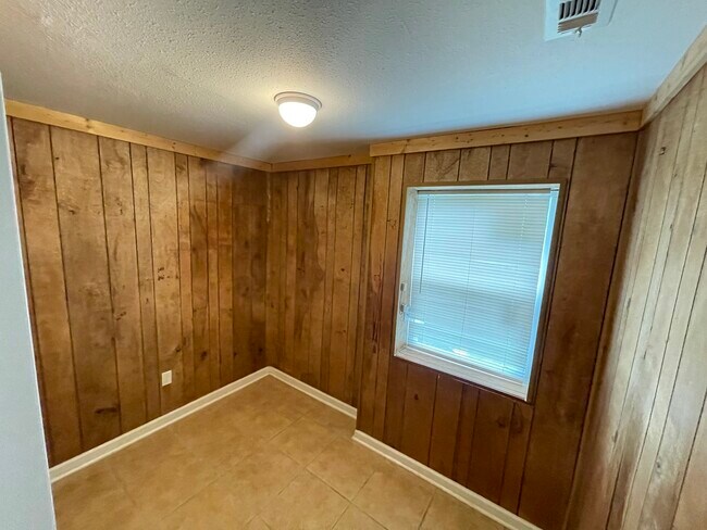 Oficina - 306 Lancaster Dr