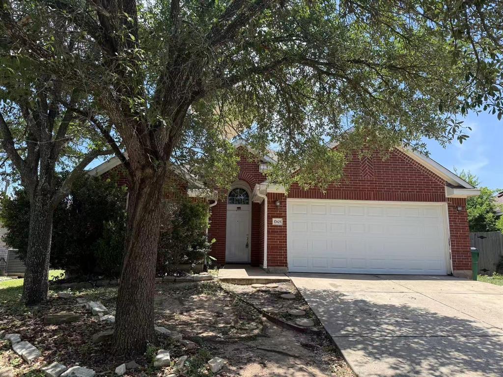 Foto principal - 17825 Madden Dr