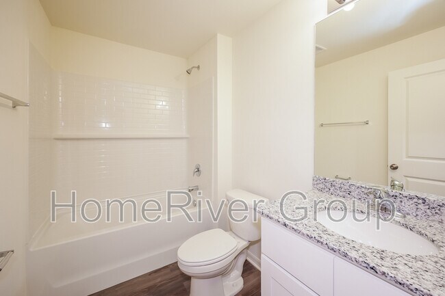 Foto del edificio - 2475 NW 23rd Ave