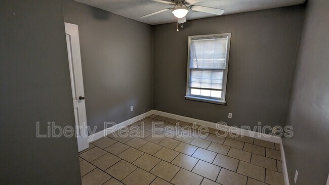 Foto del edificio - 214 Honey Ln Cir