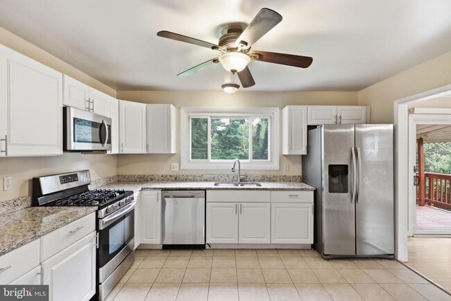 Building Photo - 9210 Maple Rock Dr