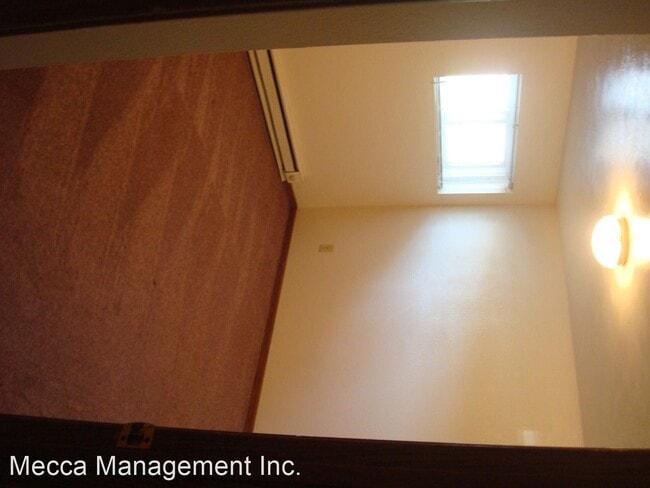 Building Photo - 2 br, 1 bath Apartment - 828 Seventh St.