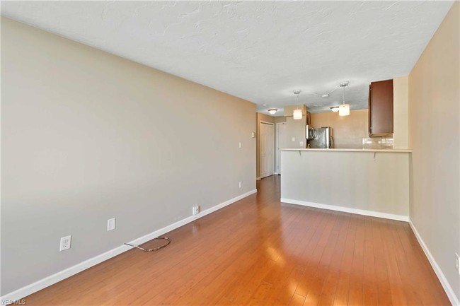 Foto del edificio - 12900 Lake Ave