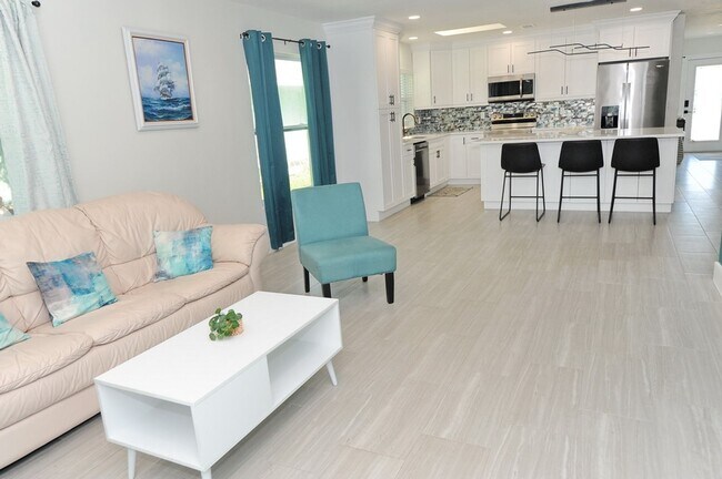 Building Photo - ANNUAL RENTAL Naples Park 3 Bedroom // 2 Bathroom Single Family Home