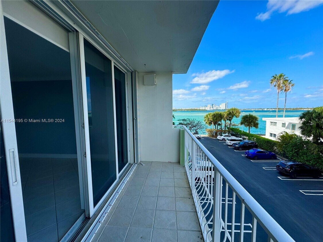 Primary Photo - 10350 W Bay Harbor Dr