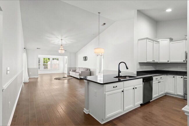 Foto del edificio - 733 Old Castle Loop Rd