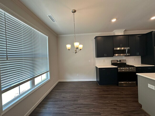 Building Photo - 1013 Dashwood Dr