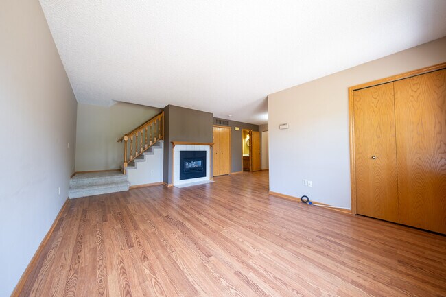 Foto del edificio - 5445 Orleans Ln N