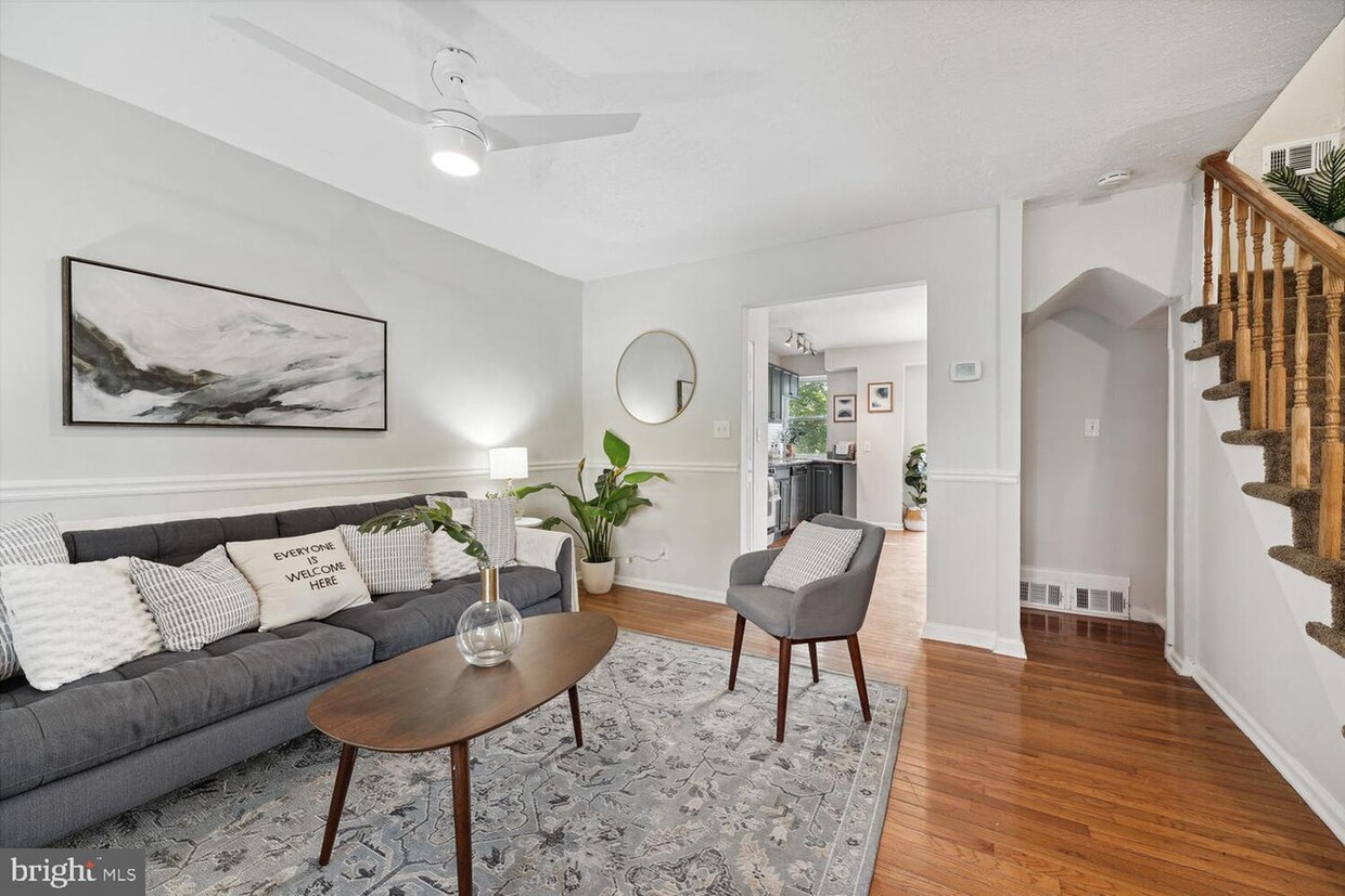 Living Room - 2325 Chester St SE
