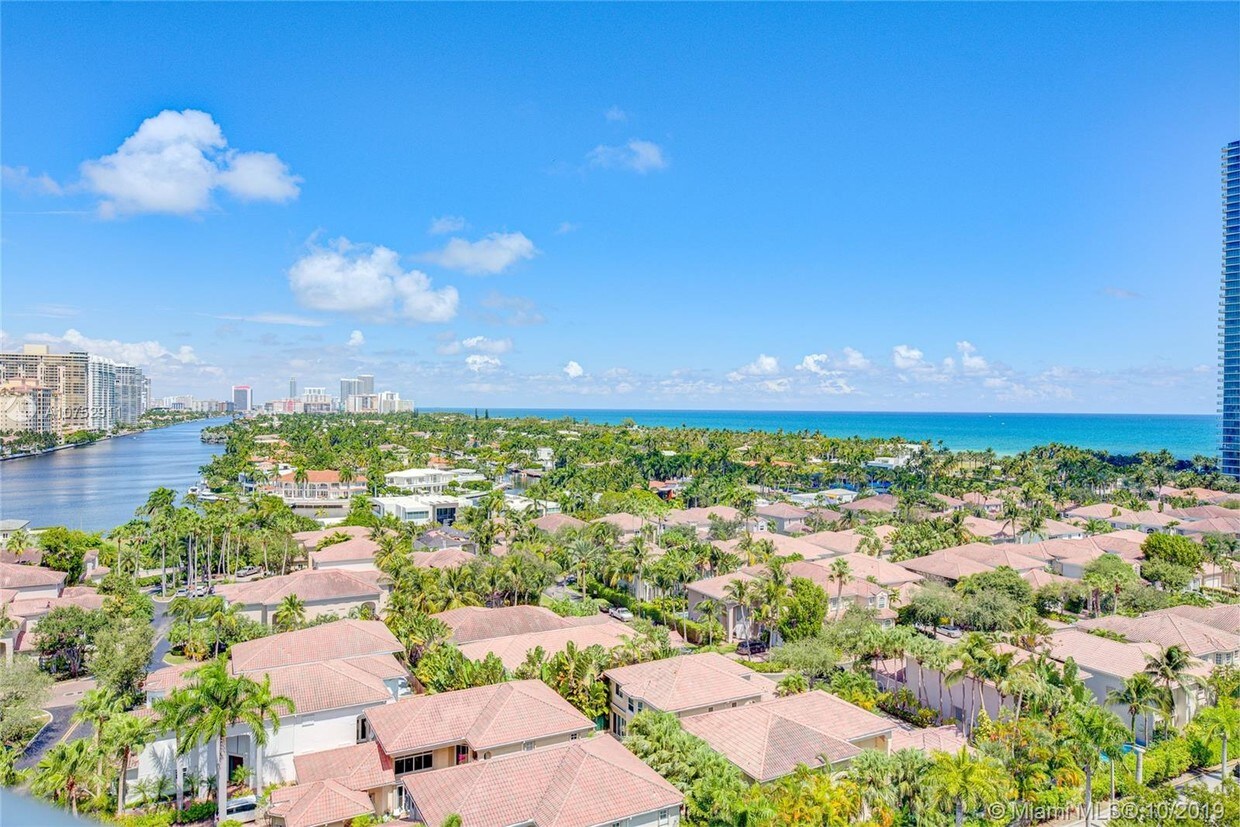 Primary Photo - 19380 Collins Ave