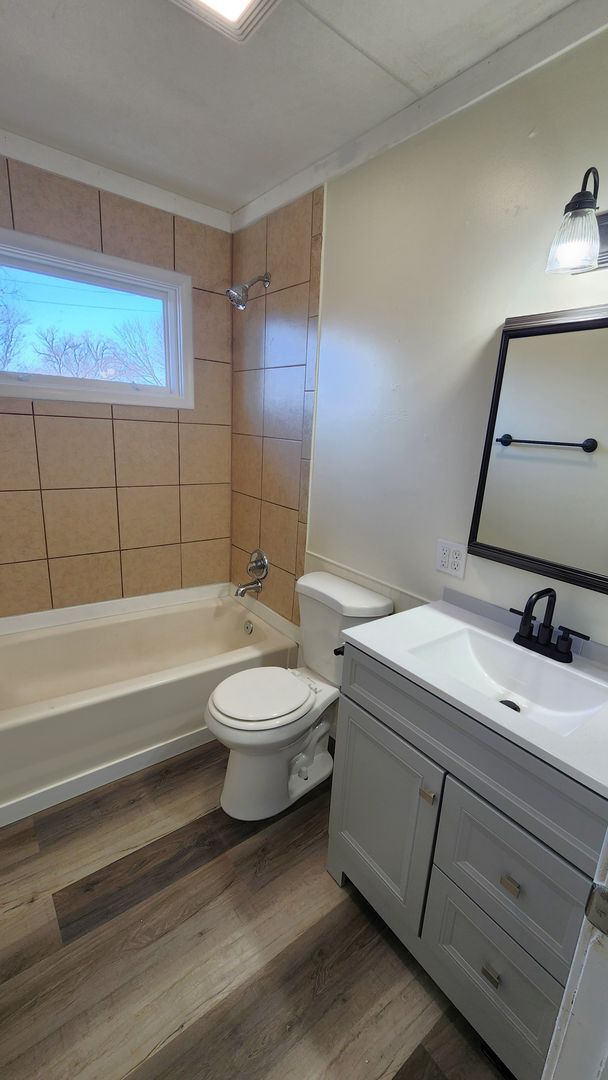 Building Photo - Updated 3BR SW Rancher with oversized garage priced right!