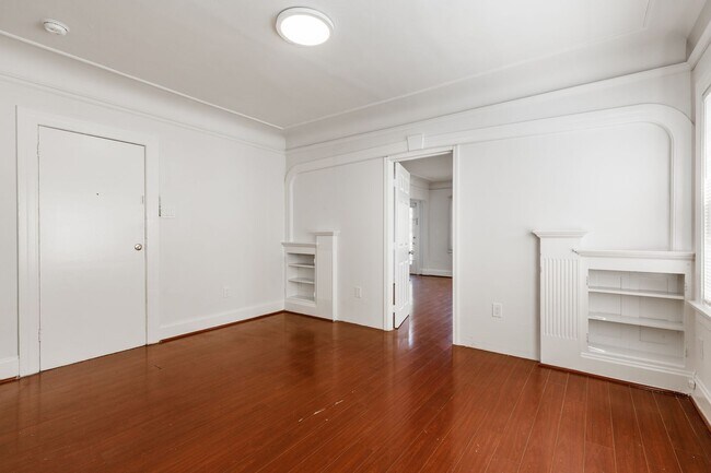 Foto del edificio - 1154 W 27th St