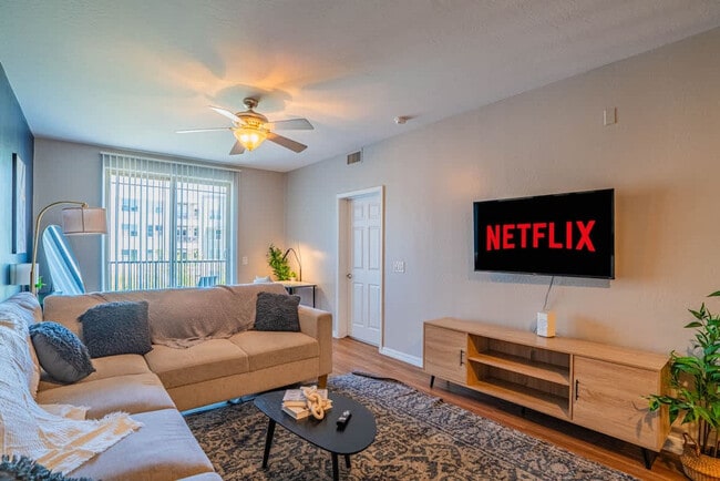 Building Photo - 1275 E University Dr