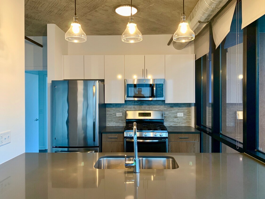 Foto principal - 529 N Milwaukee Ave